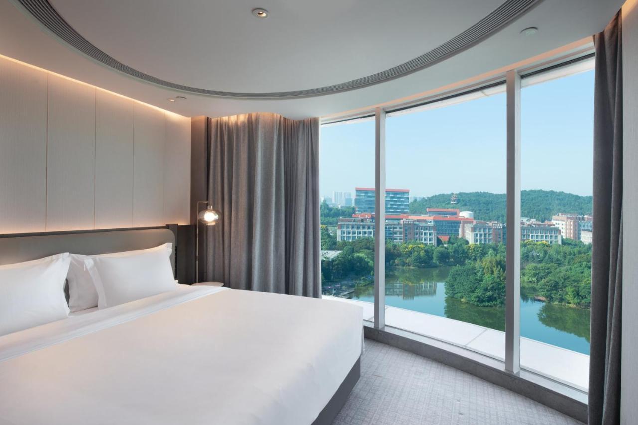 Crowne Plaza Wuhan Optics Valley, An Ihg Hotel Extérieur photo